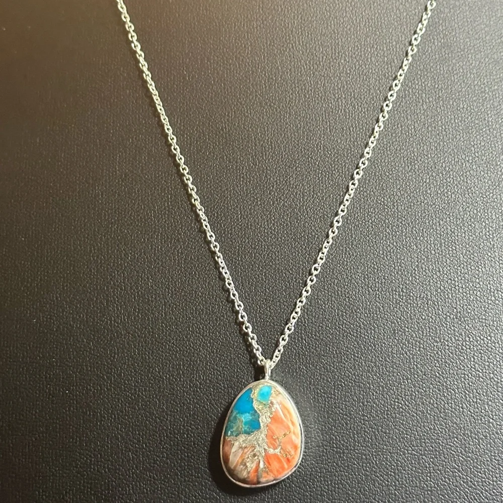 Turquoise spiny oyster sterling silver necklace - Picture 5 of 8